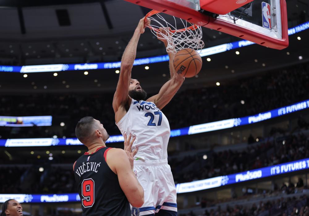 了他在球场 了他在球场