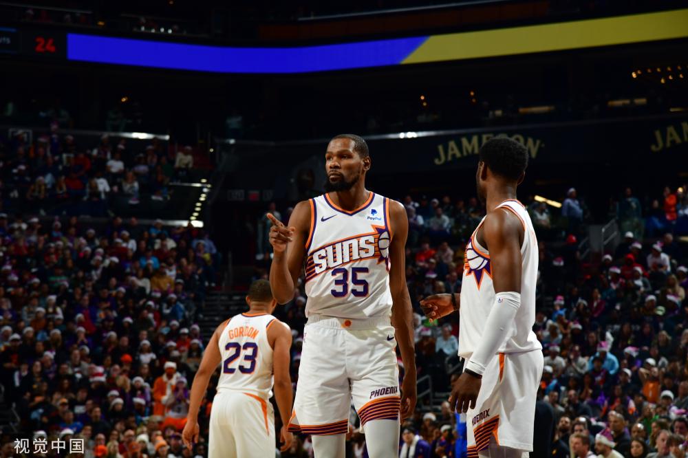 学生在观看 学生在观看